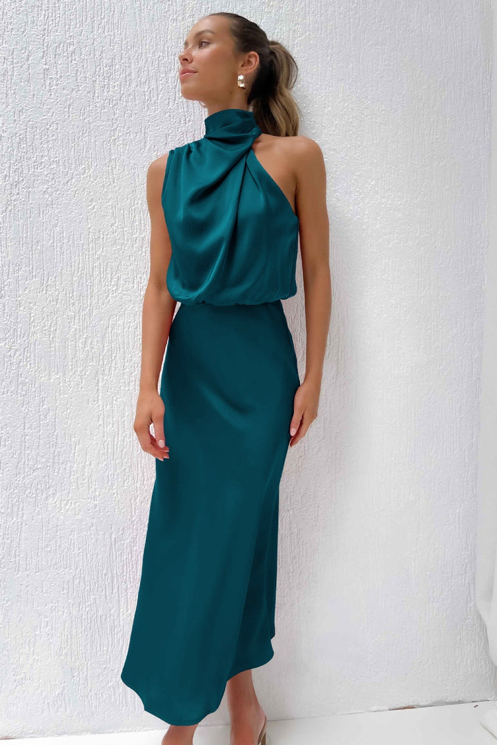 MARGAUX | Robe longue en satin avec encolure américaine